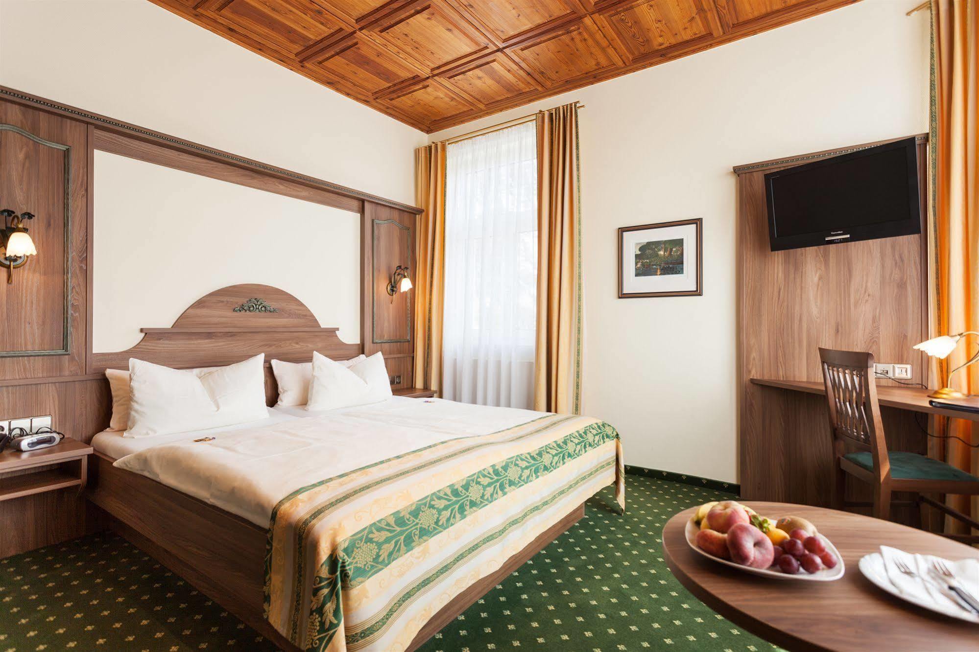 Hotel Schoengarten Garni Λιντάου Εξωτερικό φωτογραφία
